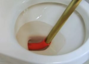 How to Use a Toilet Auger