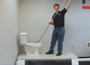How to Use a Toilet Auger