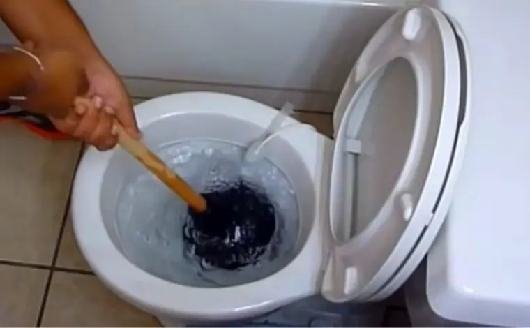 How to use the sink plunger