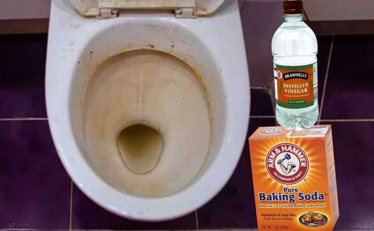 How much baking soda and vinegar do you use to clean a toilet?