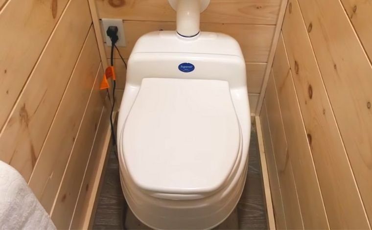 how do compost toilets work