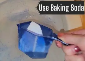 Use Baking Soda To Cleaning Toilet