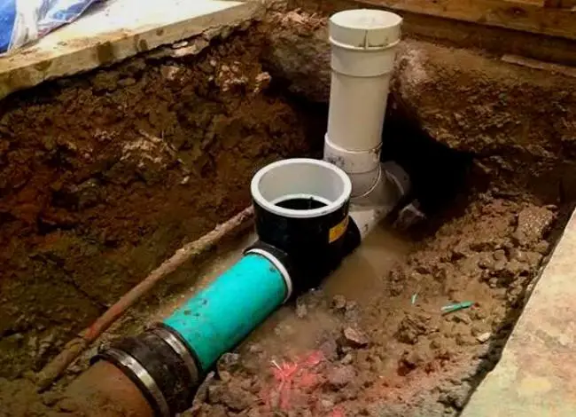 toilet drain pipe