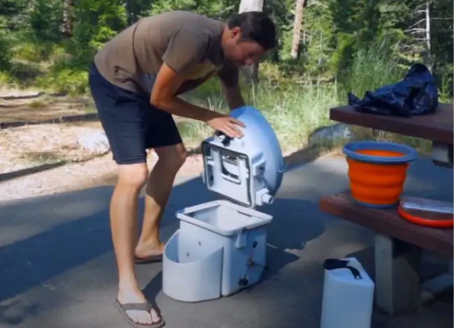 cleaning-the-composting-toilet