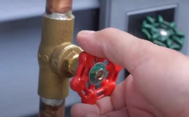 how to shut off main water valve