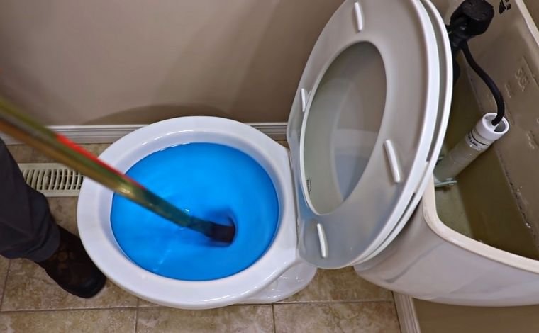 How To Use A Toilet Auger