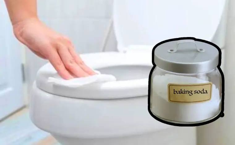 cleaning toilet seat with baking soda